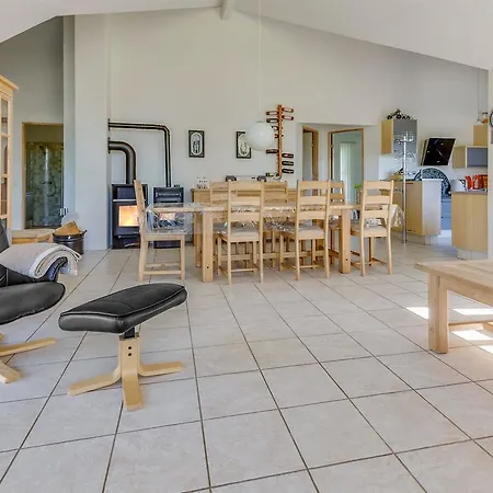 Three-bedroom Holiday In Hals